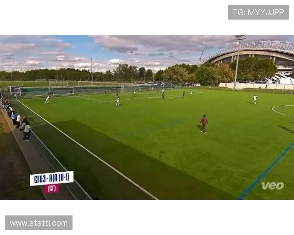 U19法国队与乌克兰队激战正酣争夺晋级名额的关键之战